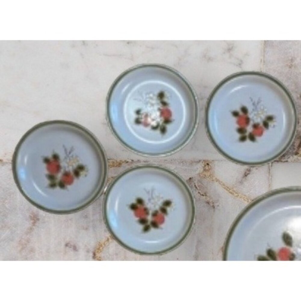 Set Of 4 Vintage Spring Collection Stoneware Strawberry Patch Dessert Saucer Pla
